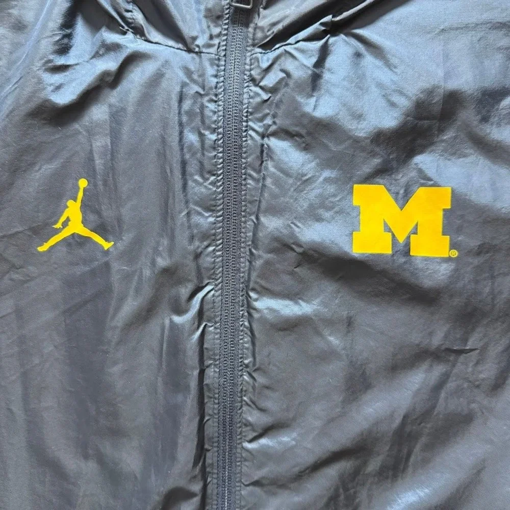 Jordan Michigan Wolverines Windbreaker Jacket‎ Navy Blue Mens Size Medium